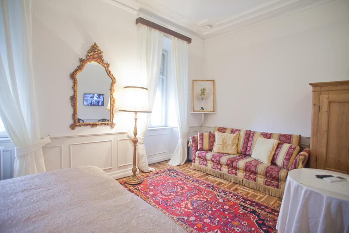 Piazza Venezia Le Guest house