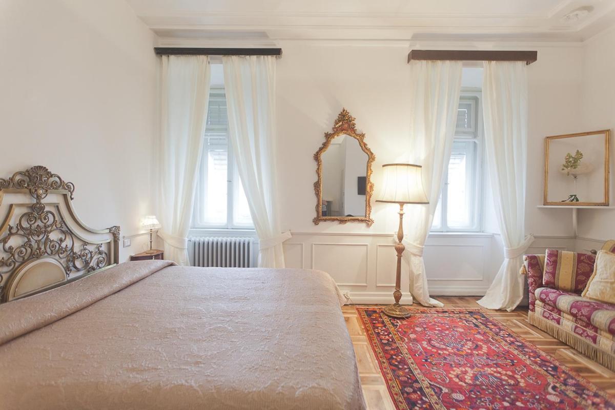 Piazza Venezia Le Guest house *